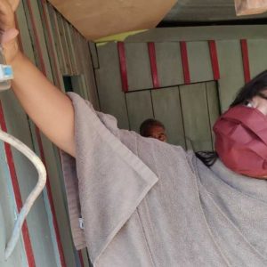 PLN Kolaka Bagi Sembako Dan Sosialisasikan Listrik Gratis Dampak Covid-19