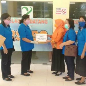 WKRI Kolaka Sumbangkan APD dan Suplemen Untuk Tenaga Medis