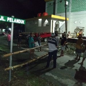 Warga Kolaka Blokade Jalan Cegah Penyebaran Covid-19