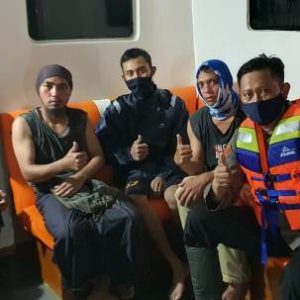 Tim SAR Evakuasi Empat Korban Perahu Terbalik di Perairan Kolaka