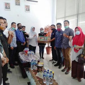 DPRD Kolaka salurkan bantuan untuk korban banjir Masamba