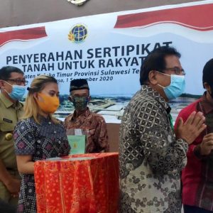 Menteri ATR serahkan ribuan sertifikat tanah kepada warga Koltim
