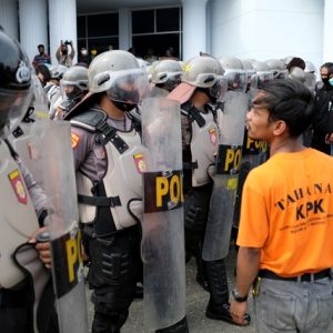 Aksi Mahasiswa USN Kolaka Kembali Ricuh