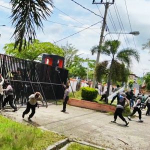 Aksi Tolak Omnibus Law di Kolaka Juga Ricuh