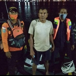 SAR Kolaka evakuasi kapal nelayan patah As di perairan Lambasina