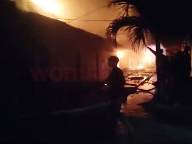 Kabakaran menghanguskan 9 petak kamar kos di jalan Karya, kelurahan Balandete, Kolaka