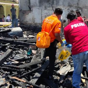 Tiga rumah di permukiman padat kota Kolaka terbakar