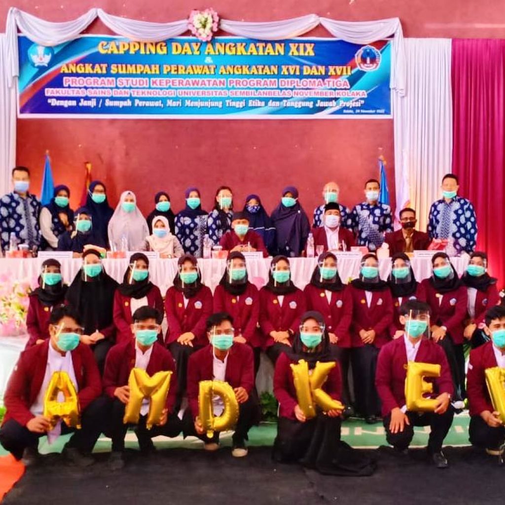 Foto bersama mahassiwa prodi keperawatan USN Kolaka saat mengikuti capping day