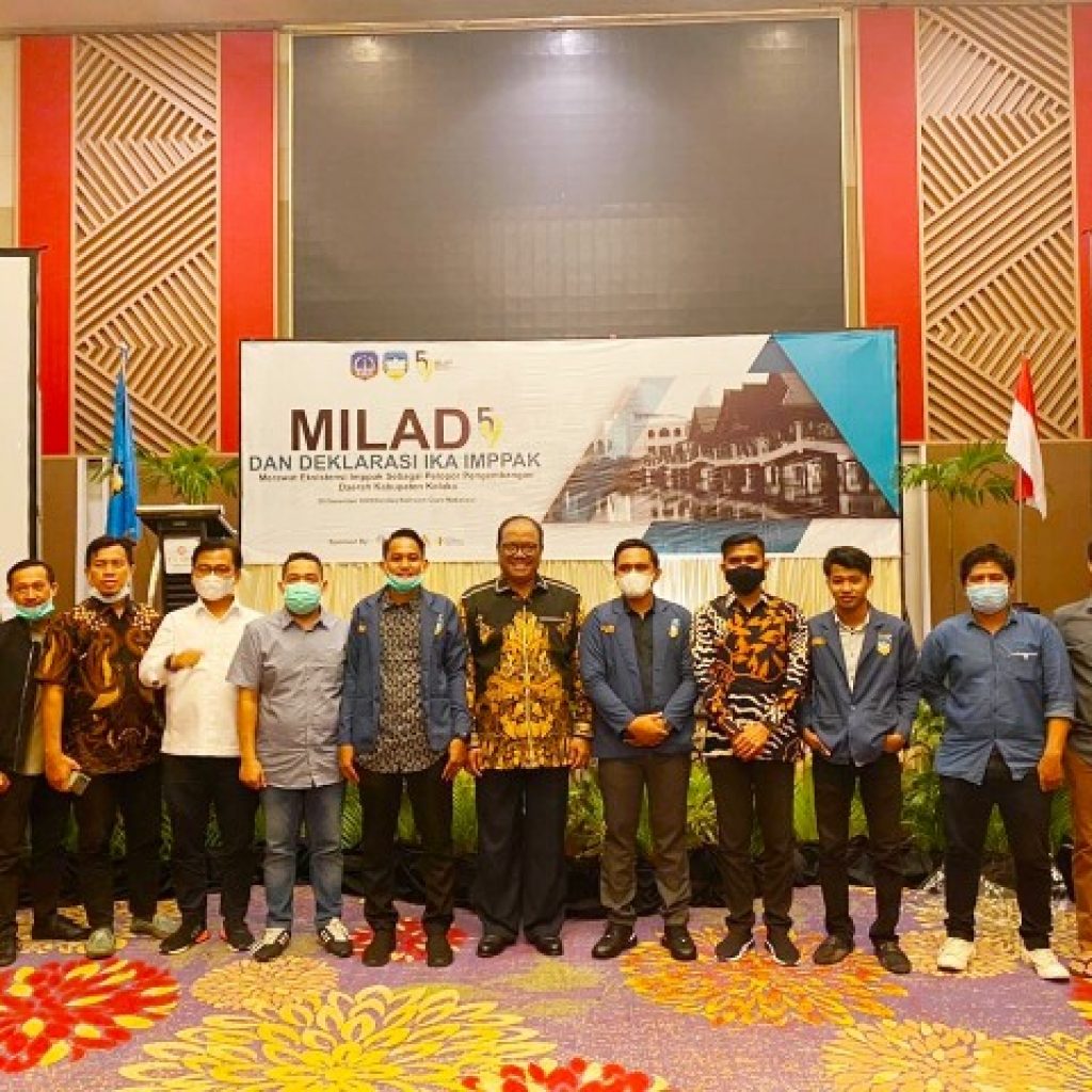 Foto bersama dalam kegiatan Milad IMPPAK Makassar dan deklarasi IKA