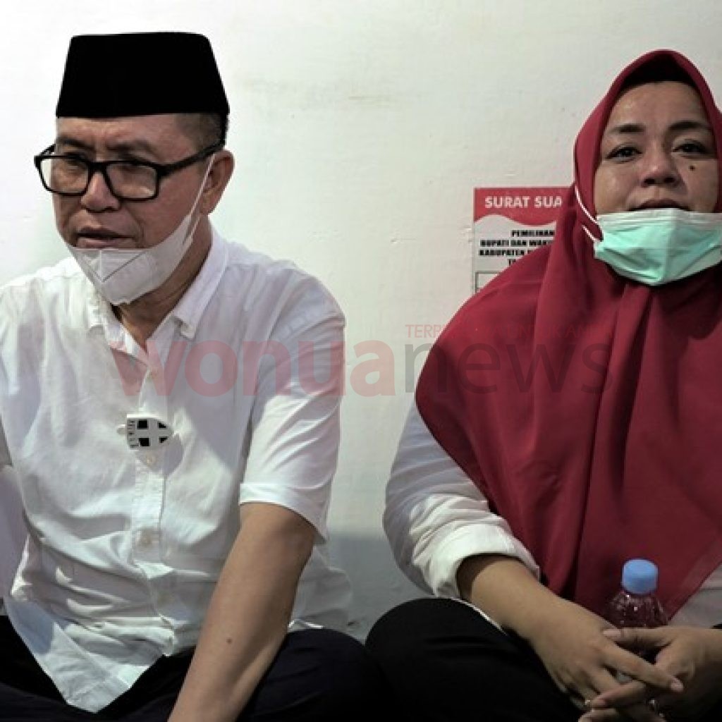 Pasangan calon (Paslon) nomor urut 02 Samsul Bahri Majid – Andi Merya Nur (SBM) saat menggelar konferesni pers/Mirwanto Muda-Wonuanews