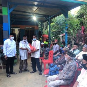 Safari Ramadhan DPRD Kolaka serahkan sejumlah paket sembako