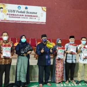 USN Kolaka bagikan sembako Ramadhan kepada dhuafa