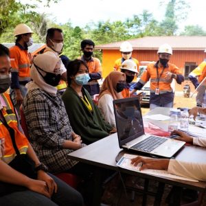 Antusias para karyawan tambang untuk menerima vaksin Covid-19