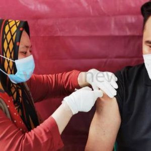 Polsek Kolaka kembali gelar vaksinasi untuk warga sekitar