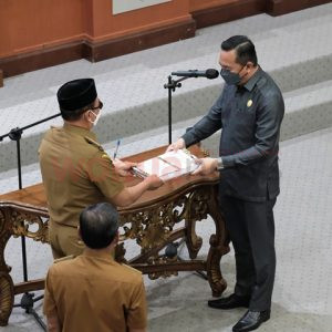 Pemda Kolaka serahkan Rancangan Perubahan KUA PPAS APBD 2021 untuk dibahas di DPRD