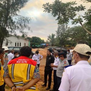 DPRD Kolaka Dampingi Tim Terpadu Identifikasi Persoalan Perlintasan Jalan Di Jetty Tambang