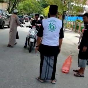 Indahnya Jumat Berbagi Makanan di Masjid Annur