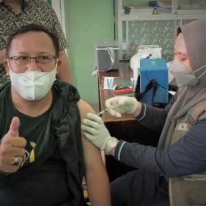Foto: Wartawan di Kolaka dapat suntikan vaksin Moderna