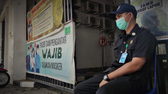 Melihat Ketatnya Prokes di RS Mitra Husada Makassar