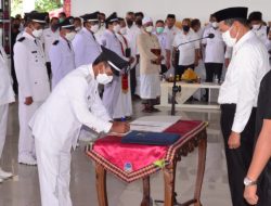 Bupati Kolaka Lantik 57 Kepala Desa Terpilih
