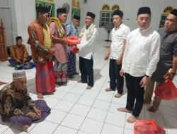 Safari Ramadhan, DPRD Kolaka serahkan bantuan sembako di desa Lamundre