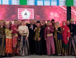 Ketua BPW KKSS Sultra Lantik Ratusan Pengurus IWSS, BPD, BPC dan Majelis Ta’lim Kabupaten dan Kota