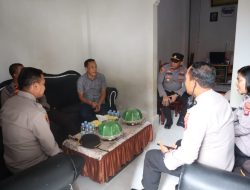 Kapolres Kolaka kunjungi personil yang sedang sakit