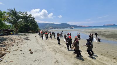 PT Ceria Gandeng Pemuda Wolo Bersih Pantai dan Penanaman Mangrove