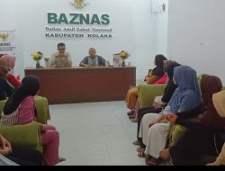 Dua Puluh Pedagang Asongan Menerima Bantuan Modal dari Baznas Kolaka