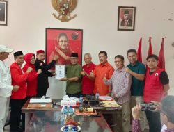 Kembalikan Berkas Pasangan Beramal Dikawal Ratusan Massa Pendukung