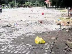 Ketua Fokal Sorot Sampah Berserakan di Depan Rumah Adat