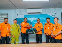 Perkuat Kesiapsiagaan Bencana, PT Vale Serahkan Bantuan Alat Penyelamatan Air dan First Aid Kepada Pos SAR Kolaka