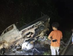 Lakalantas Tunggal Satu Unit Mobil Pick Up Terbakar