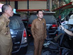 Bupati Kolaka Tinjau Gudang Penyimpanan Barang Milik Daerah