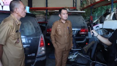 Bupati Kolaka Tinjau Gudang Penyimpanan Barang Milik Daerah