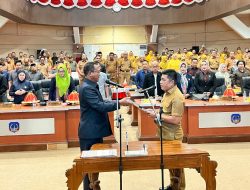 Ketua DPRD Kolaka Pimpin Rapat Paripurna, 13 Ranperda Disahkan Menjadi Perda