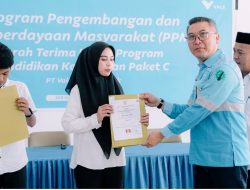 PT Vale Serahkan Ijazah Paket C bagi Masyarakat Pomalaa